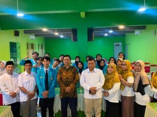Penarikan PLP UMS di SMK Batik 1 Surakarta, Bekali Mahasiswa dengan Pengalaman Nyata Dunia Pendidikan