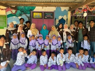 Mahasiswa KKN-T IDBU 07 UNDIP Tumbuhkan Budaya Literasi melalui Storytelling di TK Islam Bakti I Sobokerto