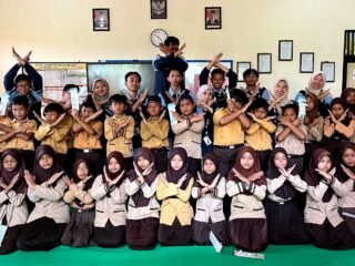 Cegah Perundungan Sejak Dini, Mahasiswa KKN UIN Walisongo Ajak Siswa SDN Banjarejo Bangun Sekolah Ramah Anak