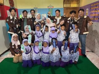 Mahasiswa KKN-T IDBU-07 Undip Padukan Storytelling, Reading Time, dan Ice Breaking di PAUD TK Islam Bakti I Sobokerto