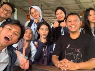 Mahasiswa KKN Tim IDBU 14 UNDIP Perkuat Pengenalan Produk UMKM Sigur.id melalui Katalog Cetak dan Digital