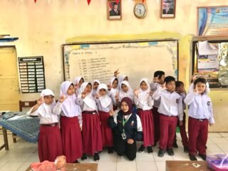 Tingkatkan Minat Baca dan Kemampuan Menulis, Dwi Agustina Gelar Program Literasi di SDN Karangrejo