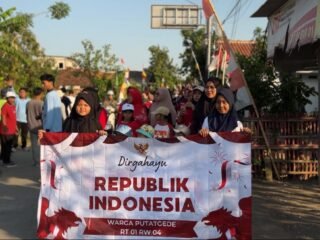 Mahasiswa KKN MIT UIN Walisongo Dan Karang Taruna RT 1 RW 4 Putatgede Meriahkan HUT RI ke-81 Jalan Sehat