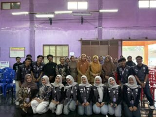 Kelola Keuangan Lebih Bijak, KKN Mandiri Misi Khusus Perbankan Syariah UIN Walisongo Ajak Warga Rejosari Wujudkan Keluarga Mandiri Finansial