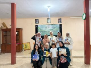 Cegah Produk UMKM Desa Depok Ditiru, Mahasiswa KKN-R Undip Edukasi Pelabelan dan Pendaftaran Merek Dagang