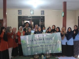 Mahasiswa KKN Undip Dorong Kemandirian Warga Desa Depok Lewat Panduan Pembuatan Pupuk Limbah Organik