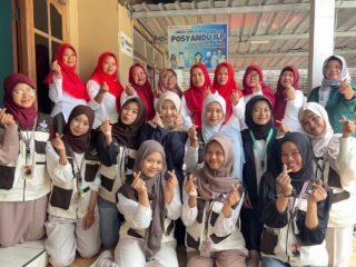 KKN MIT 22 UIN Walisongo dan UIN Prof. K.H. Saifuddin Zuhri Hadirkan Art Therapy di Tengah Posyandu, Anak Tetap Ceria Selama Layanan Kesehatan