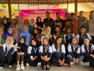 Mahasiswa KKN Undip Edukasi Regulasi Anak Tidak Sekolah di Desa Gringging
