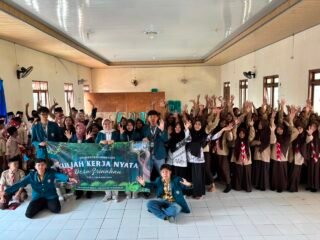 KKN Reguler Tim II UNDIP Edukasi 160 Siswa MTs Rifa’iyah Kesesi melalui Program Pemimpin Muda Demokratis