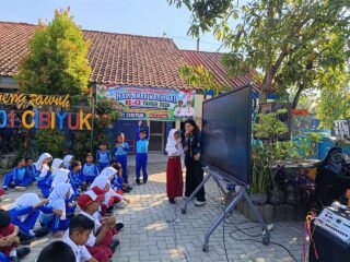 Mahasiswa KKN UNDIP Ajak Siswa Eksplorasi Ragam Tanaman dan Hadirkan Media Belajar Hijau