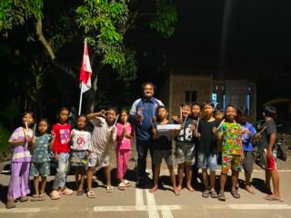 Kreatif dan Edukatif, Mahasiswa KKN Undip Ajak Anak-Anak Desa Purwodadi Olah Kertas Bekas Jadi Replika Kapal