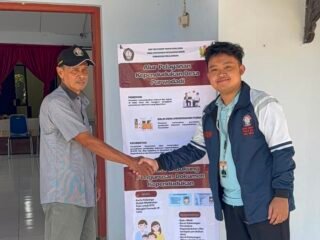 Mahasiswa KKN Undip Permudah Warga Desa Purwodadi Pahami Alur Pelayanan Administrasi Kependudukan Lewat X-Banner