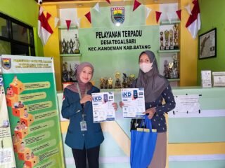 Menuju Pelayanan Publik Digital, Mahasiswa KKN UNDIP Sosialisasikan IKD kepada Warga Desa Tegalsari