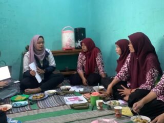 Mahasiswa KKN Undip Susun Draft Peraturan Desa untuk Perkuat Pengelolaan Sampah di Desa Tegalsari