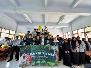 Bangun Ruang Digital yang Aman, KKN Tim II UNDIP Gelar Edukasi Bijak Bermedia Sosial di SMK Rifa’iyah Kesesi