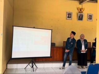 Mahasiswa KKN Undip Berikan Sosialisasi Dasar Hukum Pengelolaan Sampah di Desa Karanganom