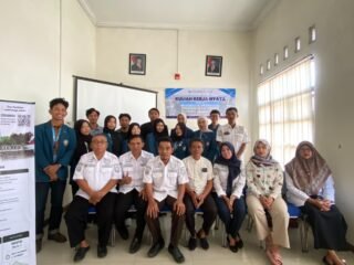 Mahasiswa KKN Tim II Undip Dorong Transparansi Pelayanan Desa Melalui SOP dan Website Kandeman