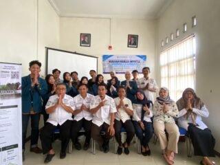 Mahasiswa KKN Undip Luncurkan Pusat Pembukuan dan Keuangan UMKM Digital Guna Optimalisasi Kelola Uang Usaha di Desa Kandeman