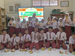 Kreatif dan Edukatif, Mahasiswa KKN Undip Ajak Anak-Anak Desa Purwodadi Kenali Uang Lewat Matematika Keuangan Ceria