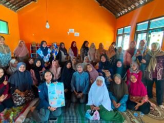 Mahasiswa KKN UNDIP Edukasi Kolaborasi Orang Tua dan Sekolah Dalam Pendampingan Anak di Era Digital