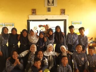 Tim II KKN Tematik IDBU 30 Undip Tingkatkan Kepercayaan Diri Siswa SDN 4 Sriwulan melalui Public Speaking dan Edukasi Cita-cita