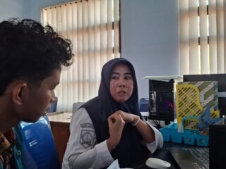 KKN Undip Dampingi Pengelolaan IT, Dorong Pelayanan Digital di Balai Desa Kandeman