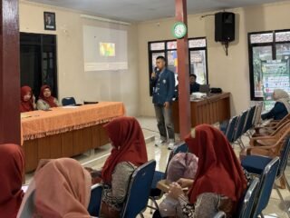 Optimalkan Limbah Bunga Melati, Mahasiswa KKN Tim II Undip Rancang Video Tutorial Pembuatan Pupuk Organik Dua Bahasa di Desa Depok