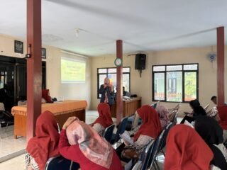 Mahasiswa KKN Undip Edukasi Pengelolaan Sampah Rumah Tangga Berbasis Psikologi kepada PKK Desa Depok