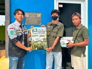 Mahasiswa KKN Undip Edukasi Petugas TPS 3R Sumub Kidul soal Keselamatan dan Kesehatan Kerja