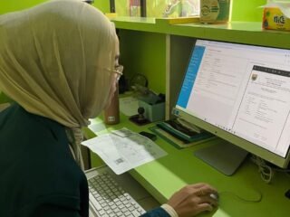 Mahasiswa KKN UNDIP Dukung Akuntabilitas Pelayanan Masyarakat melalui Penataan Administrasi Desa
