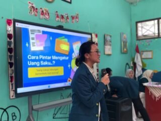 Dari Rp10 Ribu Sehari, Mahasiswa KKN Undip Desa Wonokerso Ajarkan Siswa SD Bijak Kelola Uang