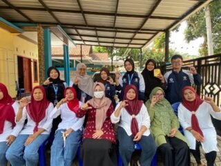Dukung Tumbuh Kembang Ibu dan Anak, Mahasiswa KKN Tim II Undip Ikut Serta dalam Kegiatan Posyandu Desa Kandeman
