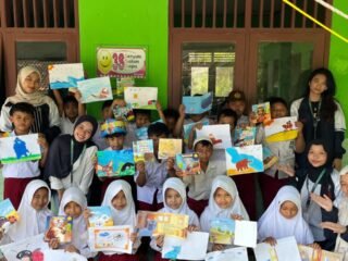 Mahasiswa KKN Undip Menyelenggarakan Kegiatan Fun Book Club dengan Mengajak Siswa MI Darul Ulum Karangasem Demi Mendukung SDGs Tujuan ke-4