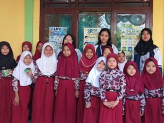 Tanamkan Kesadaran Lingkungan Sejak Dini, KKN Undip Edukasi Siswa SD Desa Wonokerso