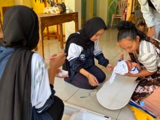 Mahasiswa KKN UNDIP Edukasi Manfaat Konsumsi Ikan untuk Dukung Tumbuh Kembang Anak di Desa Tegalsari