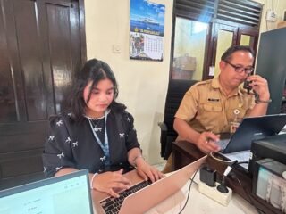 Dukung Administrasi Desa, KKN-T IDBU 15 Undip Dampingi Penyusunan dan Penataan Dokumen
