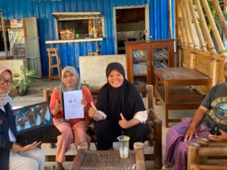 Dampingi Pengelola BUMDes Susun Laporan Laba Rugi, Mahasiswa KKN Undip Hadirkan Modul dan Template Laporan Keuangan Berbasis Excel