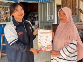 Tak Lagi Bingung Aturan Baca, Mahasiswa Ilmu Perpustakaan KKN Undip Hadirkan Poster Alur dan Tata Tertib di Taman Tumenggung