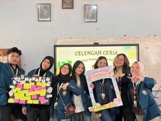 Mahasiswa KKN Undip Ajarkan Kebiasaan Menabung Sejak Dini Melalui Program Celengan Ceria di Desa Gandu