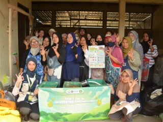 Jaga Keberlanjutan Budidaya Maggot, Mahasiswa KKN-T 74 Undip Susun Modul dan Integrasikan ke TPS3R Purwosari