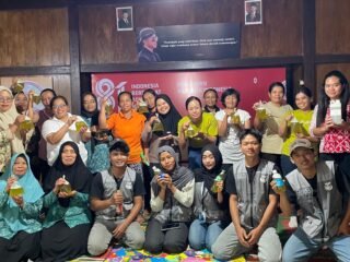 Mahasiswa KKN Mandiri Misi Khusus Posko 9 UIN Walisongo Semarang Selenggarakan Pelatihan Pembuatan Sabun Cuci Piring Ramah Lingkungan bagi Ibu PKK Dusun Porot