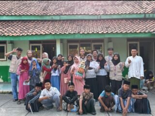 Bukan Sekadar Lomba, KKN UIN Walisongo Ajak Siswa Madrasah Miftahul Ulum Kumpulrejo Peduli Kebersihan Sekitar