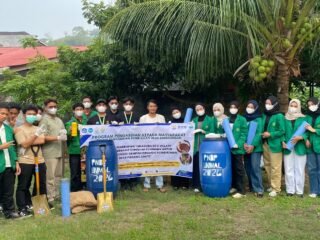 Atasi Sampah Organik, Dosen Fakultas Teknik Unimal Latih Warga Padang Sakti Membuat Kompos Takakura dan Lubang Biopori
